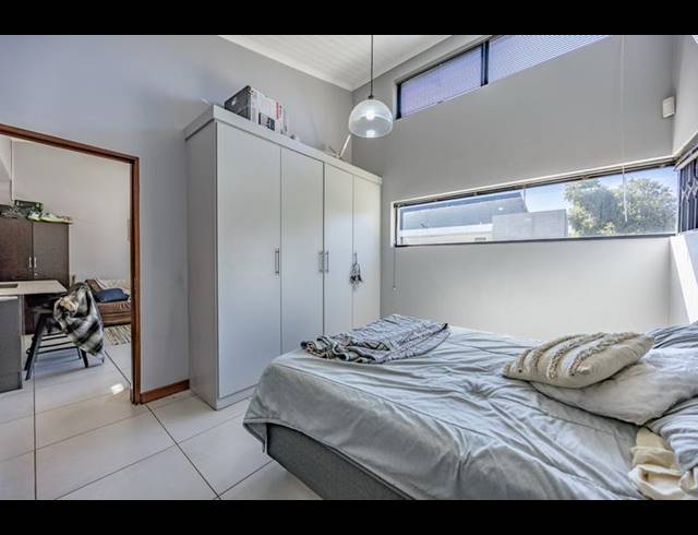 1 BEDROOM APARTMENT FOR SALE IN MENLO PARK